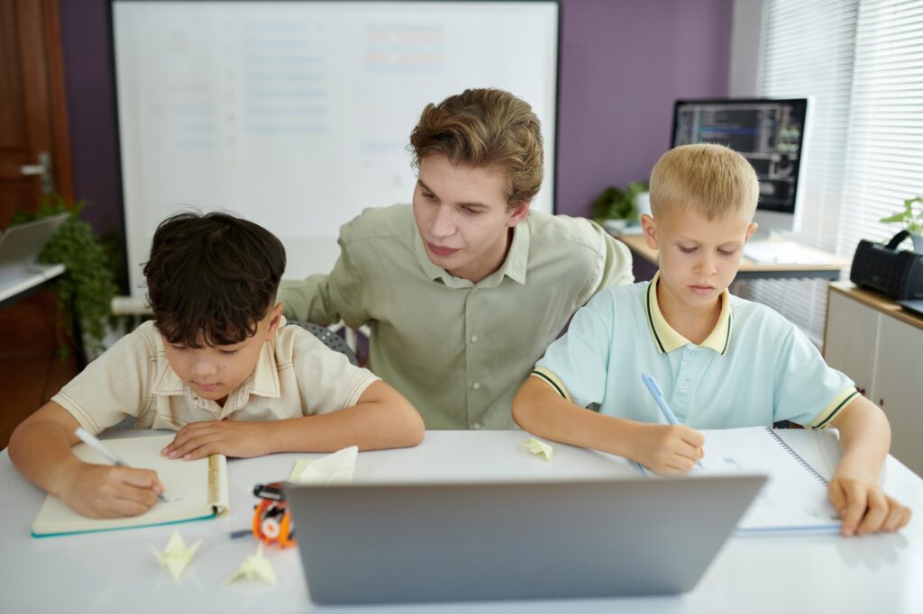 Guiding Students During Classroom Writing Assignment