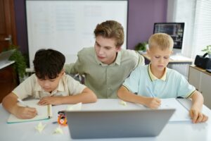 Guiding Students During Classroom Writing Assignment
