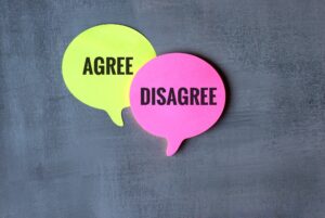 Speech bubble with text AGREE and DISAGREE