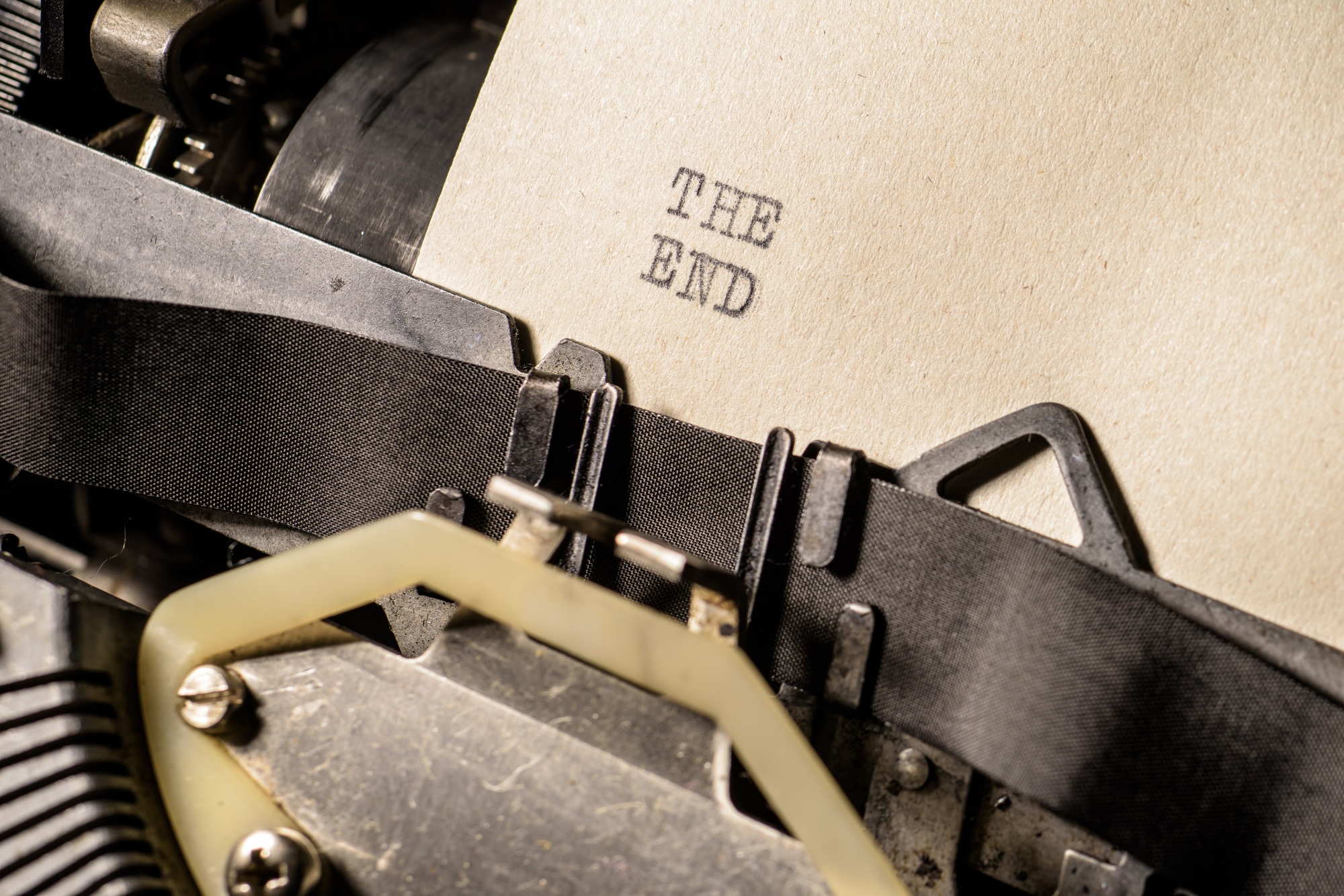 The End typed words on a vintage typewriter.